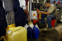 베네수엘라 지상공격 지시한 트럼프…마약 넘어 원유 눈독?