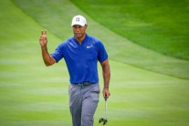 우즈 “허리 수술 회복 중…필드 복귀 시기는 미정”