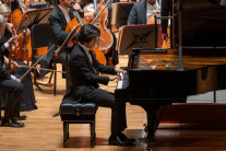 하필 ‘2악장 솔로’에서…‘몰상식 관크’에도 임윤찬은 오염되지 않았다 [고승희의 리와인드]