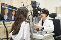 [김태열의 생생건강S펜] “나이 먹어 그러려니..점점 침침해지는 시야.. ‘조용한 실명’ 부르는 망막질환”