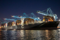 [저무는 2025] 꺼지지 않는 무역항의 불빛…새해를 꿈꾸는 신호