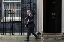 “중국이 영국 총리실 최측근 참모들 휴대전화 수년간 해킹”