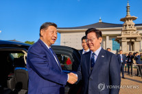 이 대통령, 중국 국빈 방문 출국…비핵화·한한령 ‘돌파구’ 주목