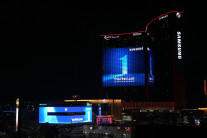 ‘라스베이거스의 밤’ 수놓은 삼성전자…세계 최대 전자쇼 예열 완료 [CES 2026]