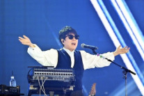 ‘60년 지기’ 안성기 떠난 날…조용필은 ‘친구여’ 불렀다