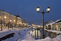 일본 4268만>한국 1880만명..방일 한국인 946만>방한 일본인 365만명