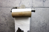 “화장실 휴지 이렇게 걸면 세균 범벅” 소름돋는 결과, ‘이 방향’이 맞는 이유가?