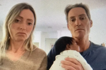 백인 부부 사이서 ‘흑인 아기’ 태어나…누구 잘못일까?