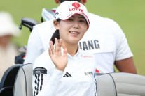 샷 이글 앞세운 황유민..5언더파 몰아쳐 공동 5위 도약