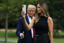 “백악관의 인플루언서”…트럼프 SNS전략 쥐고 흔드는 그녀는? [1일 1트]