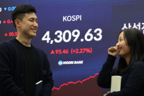 “연초부터 터졌다” 코스피 4300선 돌파 마감…‘13만전자·68만닉스 코앞’ 삼전·하닉도 사상 최고가 [투자360]