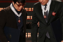 국민배우 안성기·가왕 조용필, 60여년 우정 나눈 대중문화계 두 거목