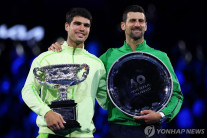 “당신은 이미 전설” 22세에 4대 메이저대회 석권 알카라스에 조코비치 ‘엄지 척’