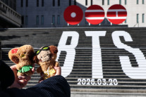 하룻밤 38만원도 아깝지 않다…BTS 컴백 전화통 불나는 광화문 [세상&]