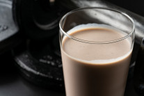 “건강에 좋은 줄 알았는데”…장 건강 해치는 의외의 음료