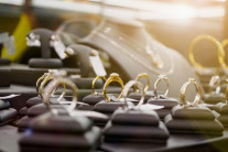 “부모님 결혼반지라도 녹여야”…치솟는 金값, 예비부부들의 요지경 ‘예물전쟁’