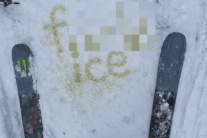 “ICE 엿 먹어라”… 트럼프 겨냥한 올림픽 눈밭 위 ‘소변 도발’