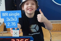 ‘마의 3초’ 한계 넘었다…9살 큐브 천재, 2.76초 세계 신기록