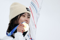 부상·기권 딛고 따낸 역사적인 금메달…최가온 3억 포상에 오메가 시계까지[2026 동계올림픽]