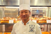 “소금빵 원가 400원, 비싸게 팔고싶지 않아”…행복을 굽는 제빵사 김경오 [미담:味談]