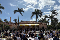 이거 혹시 시그널? 트럼프 일가, 마러라고서 크립토 세력 과시