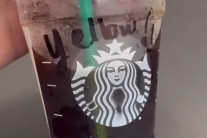 스타벅스 한국인 ‘인종차별’?… 주문한 컵에 “yellow”