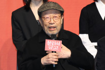 아흔의 신구 “외웠던 것 금방 잊어도…살아있으니 연기한다”