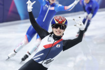 결승선 통과하며 ‘김도영 세리머니’…람보르길리, 올림픽서도 찐팬 인증[2026 동계올림픽]