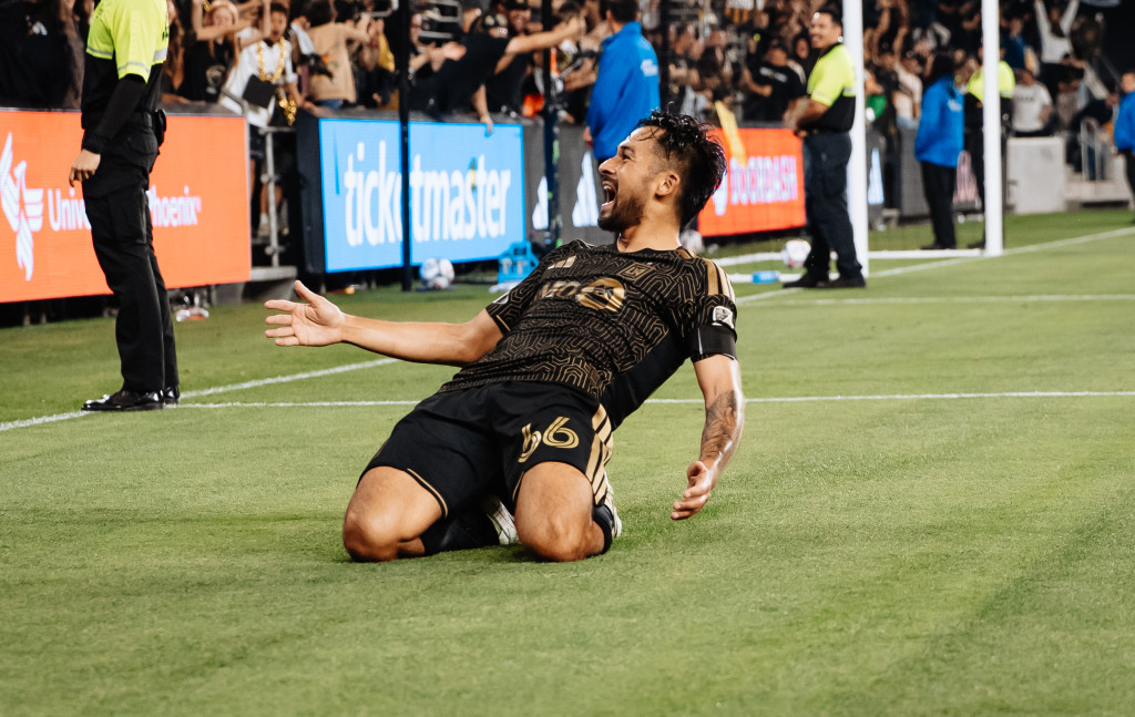 LAFC 매튜 소니에어가 후반 28분 첫 골을 터뜨린 뒤 무릎 슬라이딩을 하며 기뻐하고 있다.[LAFC제공]
