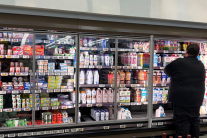 미국 2월 소비자물가 전년대비 2.4%↑…이란전쟁 전 물가