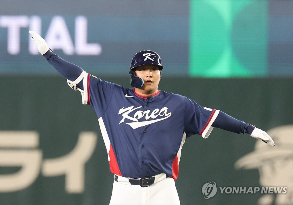 9일 일본 도쿄돔에서 열린 2026 월드베이스볼클래식(WBC) C조 조별리그 최종전 대한민국과 호주의 경기. 3회초 1사 2루 한국 문보경이 1타점 2루타를 친 뒤 기뻐하고 있다. (도쿄=연합)