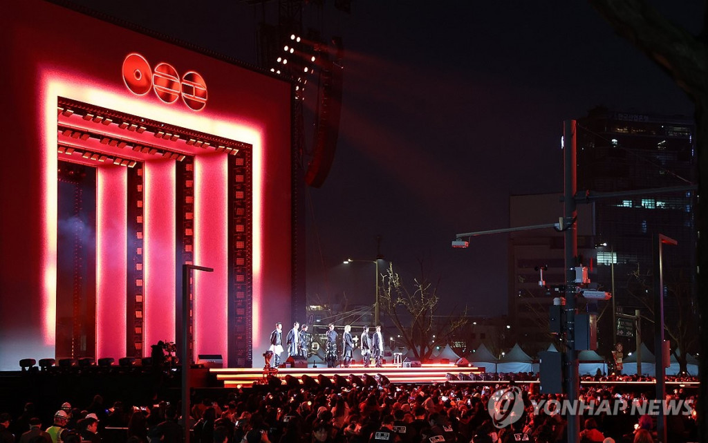 21일 서울 광화문 광장에서 그룹 방탄소년단(BTS)의 정규 5집 '아리랑'(ARIRANG) 발매를 기념해 무료 공연 'BTS 컴백 라이브: 아리랑'(BTS THE COMEBACK LIVE｜ARIRANG)이 열리고 있다.(연합)