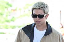 “무대에 올라가겠다”…‘발목부상’ RM 직접 등장, 컴백쇼 강한 의지