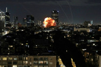 이란 혁명수비대 “중동 군사·경제 인프라 완전 파괴할 것”