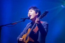 “진짜 봄이네”…14년째 벚꽃연금 수십억 받는 장범준, 순정만화가 음악으로 흘러나올 때 [음덕후:뮤지션으로 읽다]