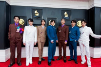 BTS, 테일러 스위프트 뺨친다…”82일간 월드투어 수익 8억달러”
