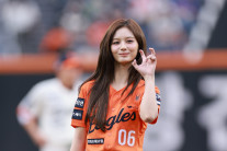 엔믹스 ‘블루 밸런타인’, 미국서도 통했다…라디오 차트 롱런