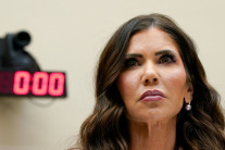 트럼프, ‘ICE 논란’ 국토안보장관 경질…2기 내각 첫 교체[1일1트]