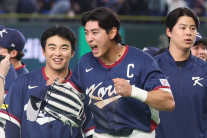 9회 슬라이딩 캐치 호수비 이정후 “행운 우리팀에 깃들어”[WBC]