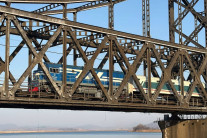 북중 여객열차 6년 만에 운행 재개…압록강 철교 통과