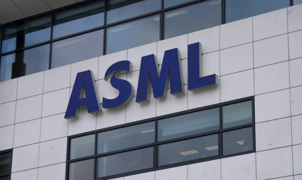 네덜란드 벨드호벤에 위치한 반도체 생산 설비 제조업체 ASML의 본사 외관(AP)