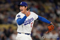 오타니 평균자책 0.60 리그 1위…사이영상 향해 ‘저벅 저벅’