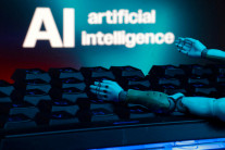 “속도는 AI, 책임은 개인”…프리랜서 400만 시대, 무너진 보호체계 [AI시대 프리랜서 : 디지털 부업의 그늘③]