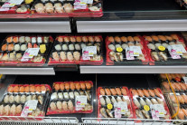 “1인 가구, 한달 먹을 수 있는 양” 편의점 매일 그냥 버린다…분노한 시민들 [지구, 뭐래?]