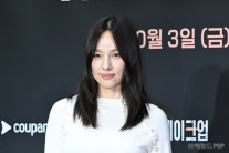 이효리, 부친상 후 요가 전념 근황…“비싼 옷, 좋은 직업 다 소용 없어”
