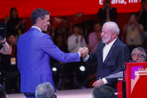 “트윗 보며 잠에서 깰 수 없다…군벌처럼 행동” 한데 모인 좌파 정상들