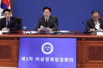 대통령 “호르무즈 한국 선박 26척, 홍해 통해 원유 운송 협의하라”