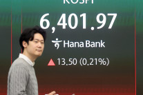 역대 최대 반도체 수출에 이차전지 바람까지…코스피, 전쟁 불안에도 6400 돌파 [투자360]