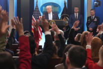 “부활절 따로, ‘빌어먹을’ 이란 따로”…두얼굴 트럼프에 부글부글