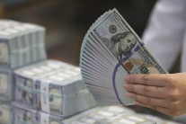 환율 1500원 밑돌자…기업, 달러 사재기